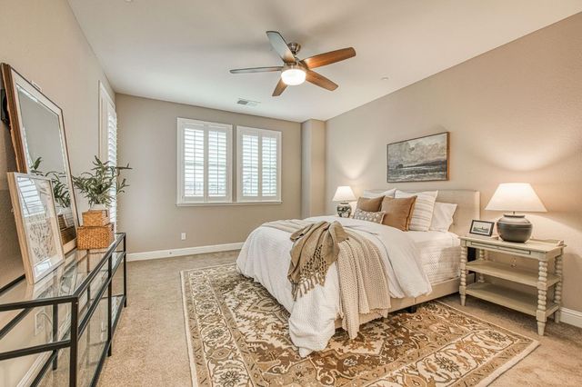 1922 E Amaryllis Avenue, Fresno, CA 93730