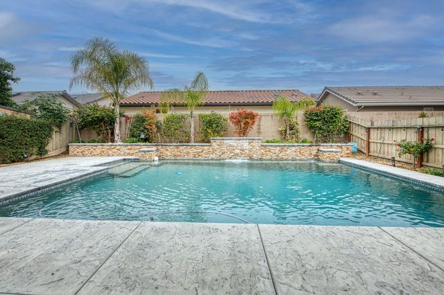 1922 E Amaryllis Avenue, Fresno, CA 93730