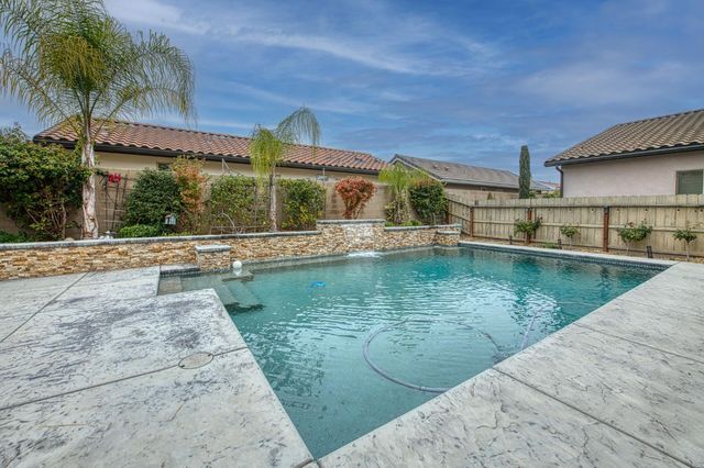 1922 E Amaryllis Avenue, Fresno, CA 93730