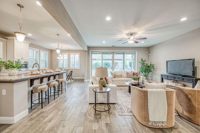 1922 E Amaryllis Avenue, Fresno, CA 93730