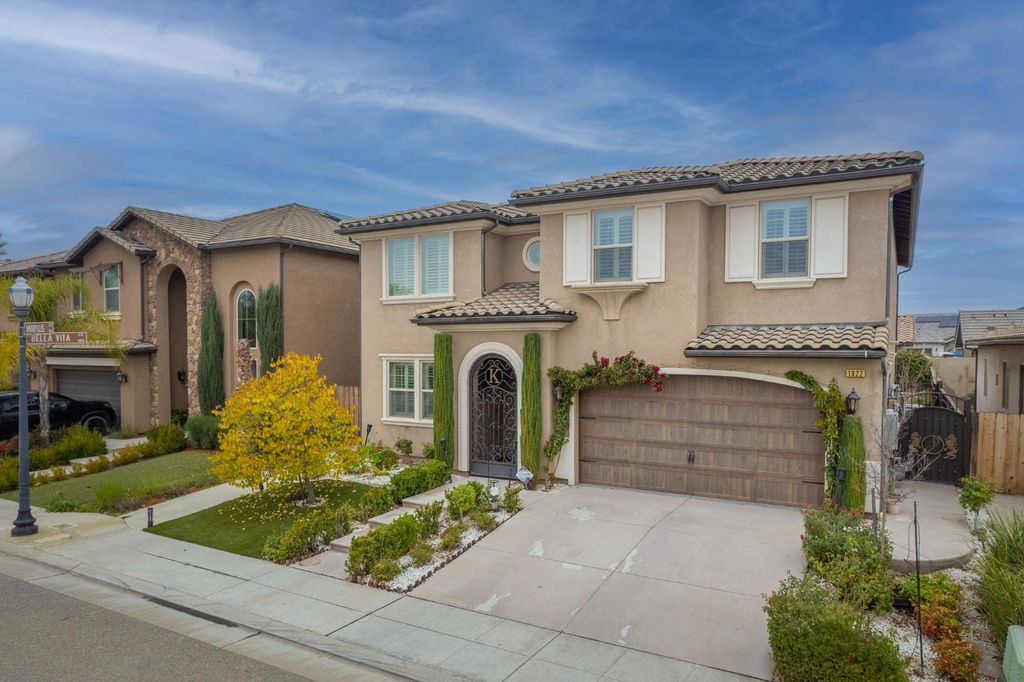 1922 E Amaryllis Avenue, Fresno, CA 93730