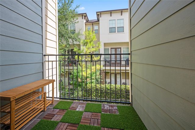 1114 W 25th Street, Houston, TX 77008