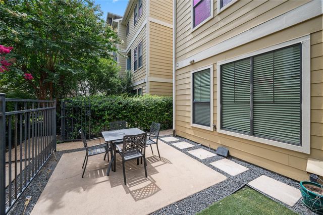 1114 W 25th Street, Houston, TX 77008