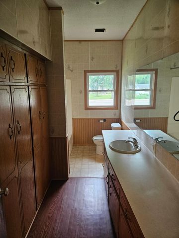 641 2nd St, Holdingford, MN 56340