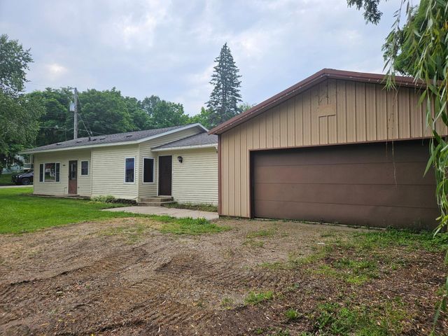 641 2nd St, Holdingford, MN 56340