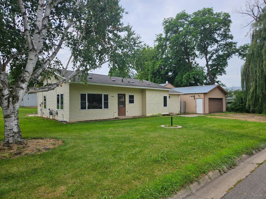 641 2nd St, Holdingford, MN 56340