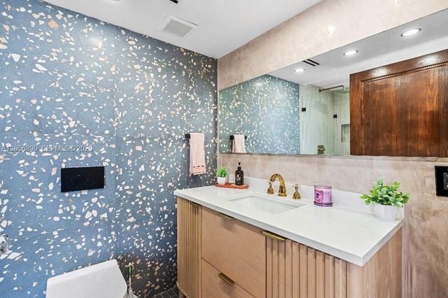 2457 Collins Ave 1603, Miami Beach, FL 33140