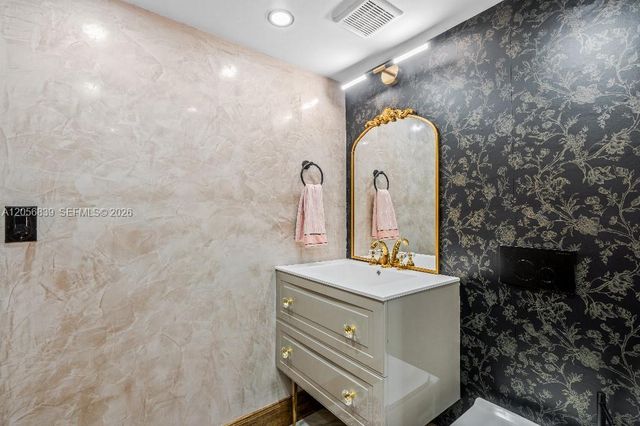 2457 Collins Ave 1603, Miami Beach, FL 33140