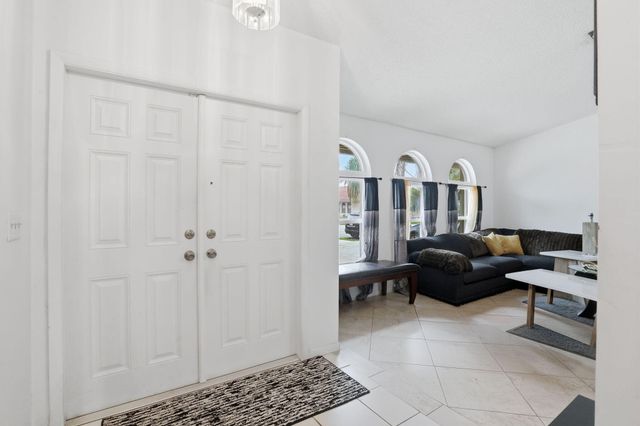 2171 NW 76th Avenue, Margate, FL 33063
