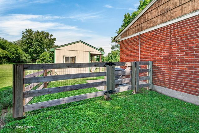 2104 N Rose Island Rd, Prospect, KY 40059