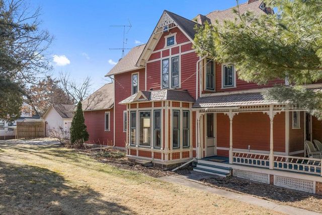 518 E Main Street, Reedsburg, WI 53959