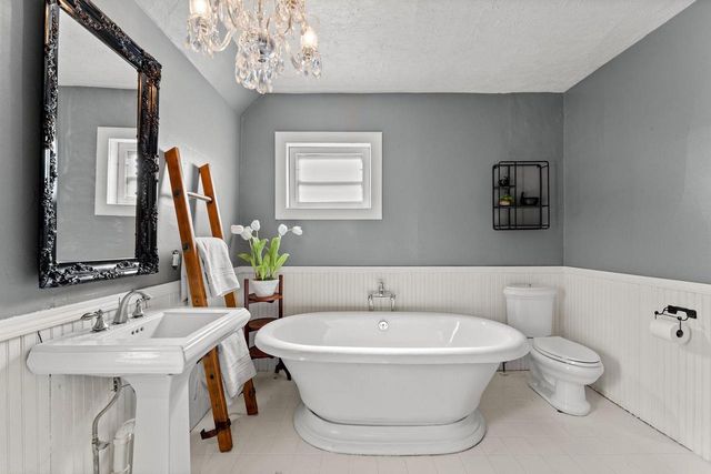 518 E Main Street, Reedsburg, WI 53959