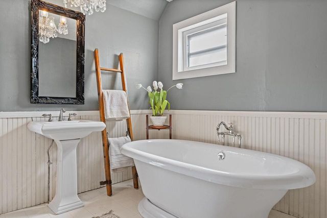 518 E Main Street, Reedsburg, WI 53959