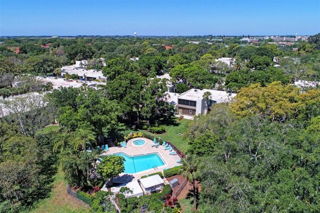 577 LAKESIDE DRIVE, Bradenton, FL 34210