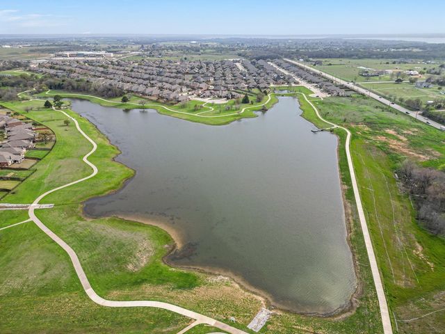 8716 Sierra Trail, Cross Roads, TX 76227