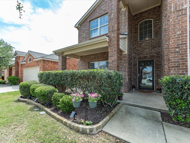 8716 Sierra Trail, Cross Roads, TX 76227