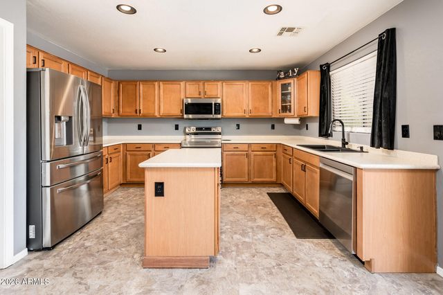 9735 W KIRBY Avenue, Tolleson, AZ 85353