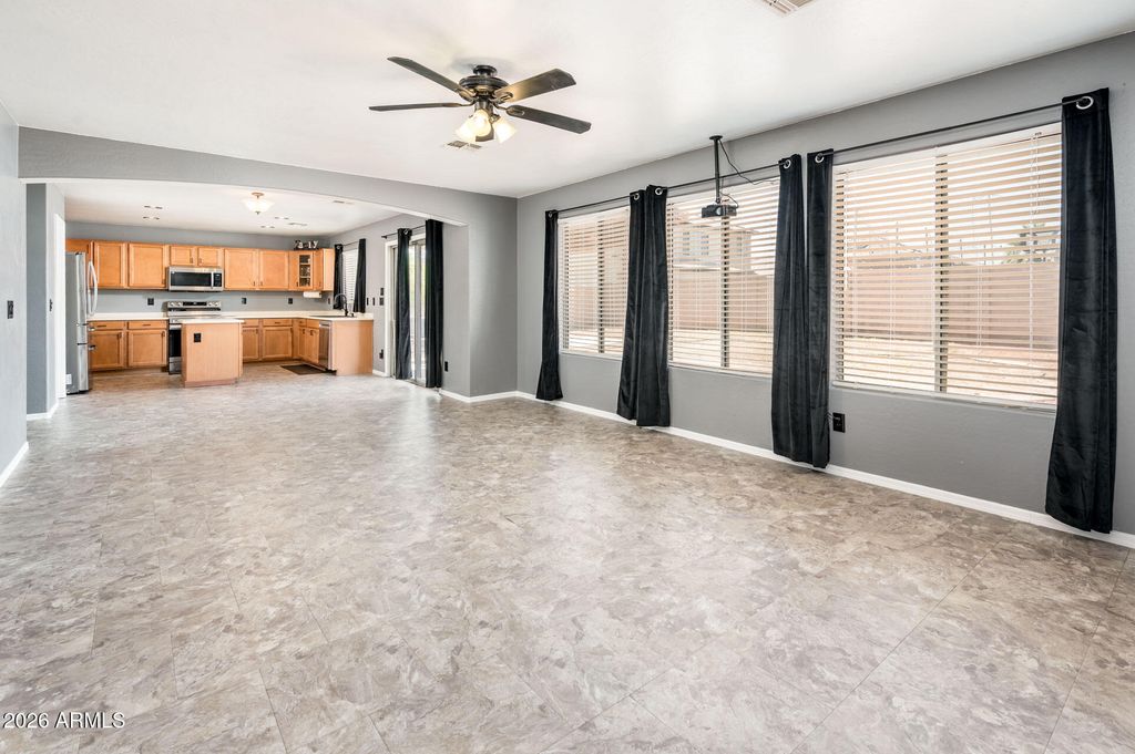 Image 10 of property listing at 9735 W KIRBY Avenue, Tolleson, AZ 85353