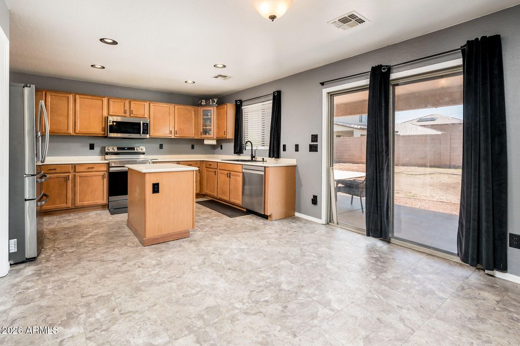Image 12 of property listing at 9735 W KIRBY Avenue, Tolleson, AZ 85353
