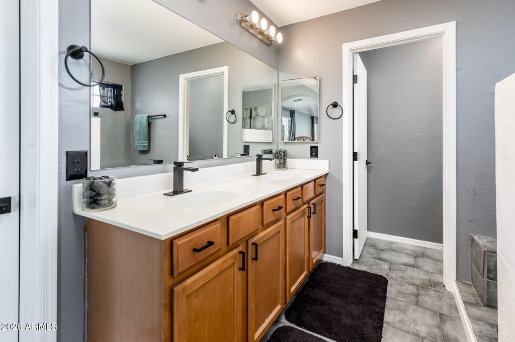 Image 22 of property listing at 9735 W KIRBY Avenue, Tolleson, AZ 85353