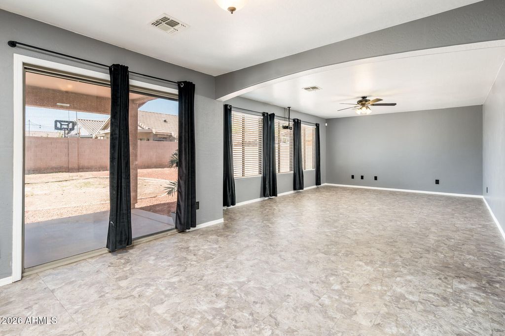 Image 9 of property listing at 9735 W KIRBY Avenue, Tolleson, AZ 85353