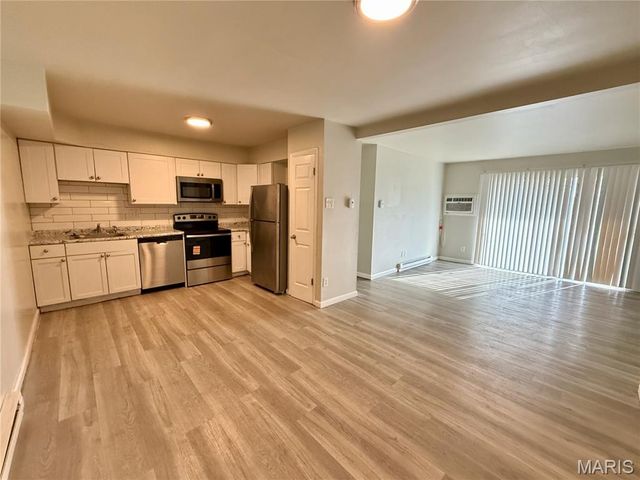 7601 Hazelcrest Drive B, Hazelwood, MO 63042