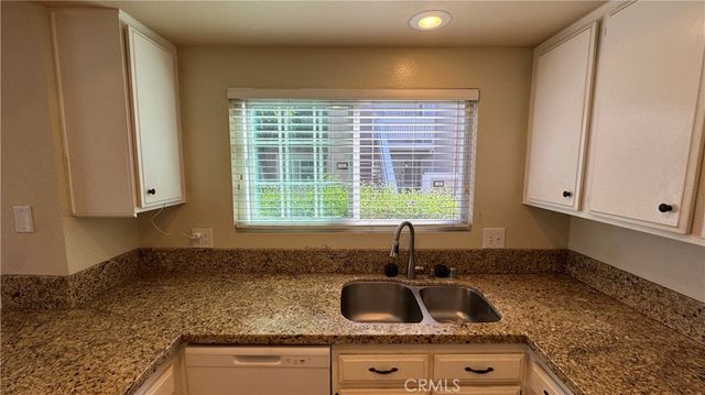 14 Woodleaf, Irvine, CA 92614