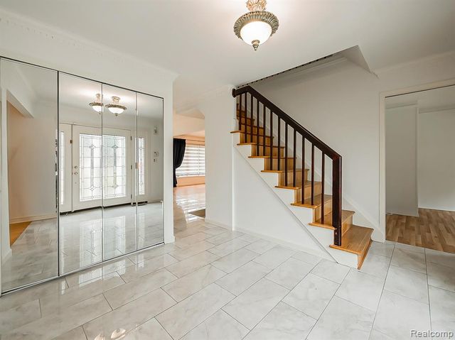 6240 Wynford Drive, West Bloomfield, MI 48322