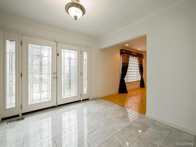 6240 Wynford Drive, West Bloomfield, MI 48322