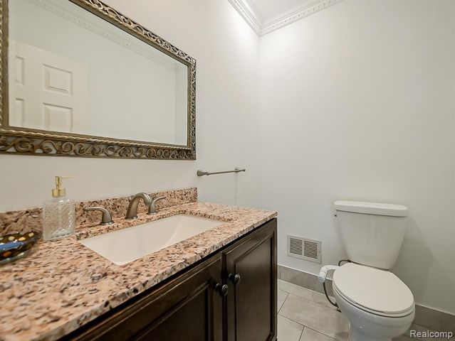 6240 Wynford Drive, West Bloomfield, MI 48322