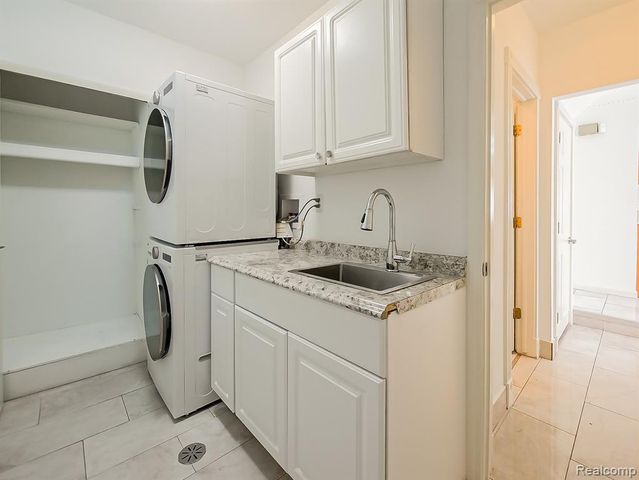 6240 Wynford Drive, West Bloomfield, MI 48322