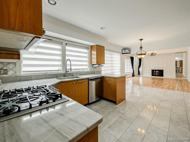 6240 Wynford Drive, West Bloomfield, MI 48322