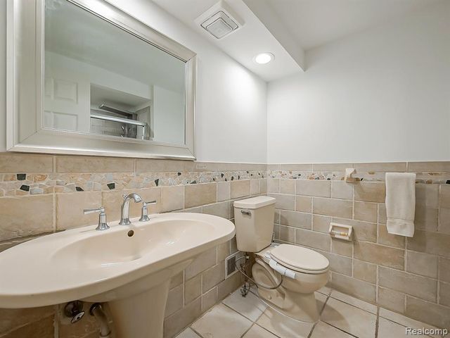 6240 Wynford Drive, West Bloomfield, MI 48322