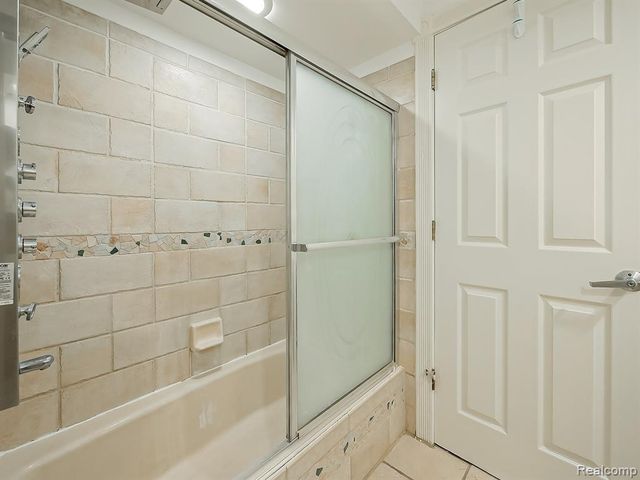 6240 Wynford Drive, West Bloomfield, MI 48322