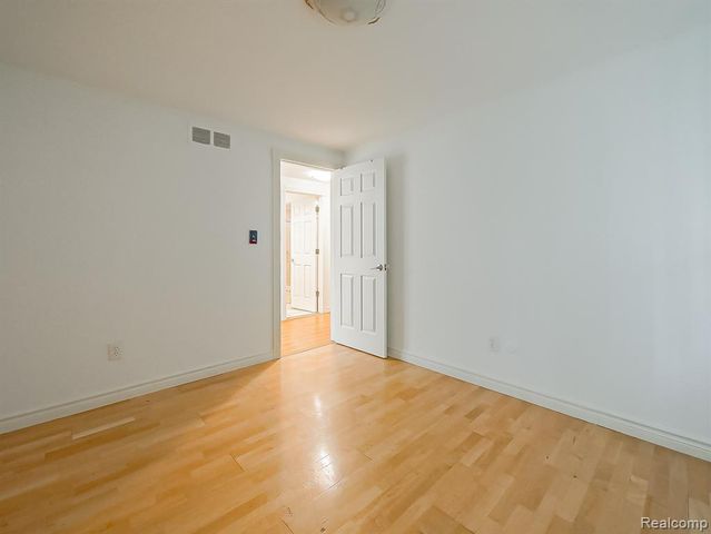 6240 Wynford Drive, West Bloomfield, MI 48322
