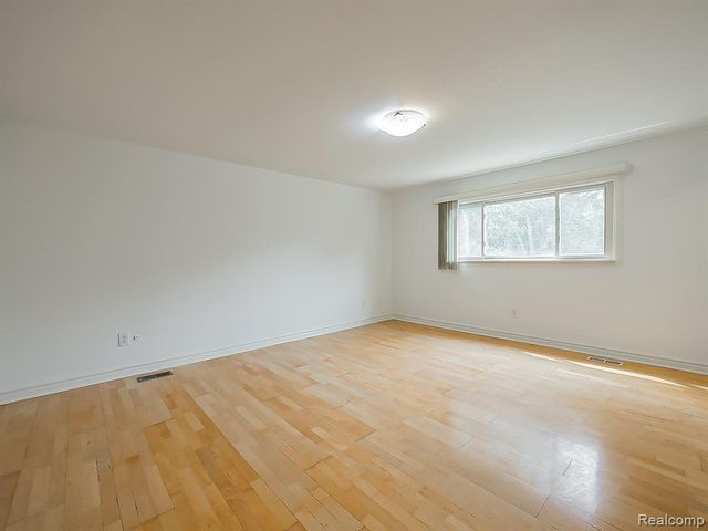 6240 Wynford Drive, West Bloomfield, MI 48322