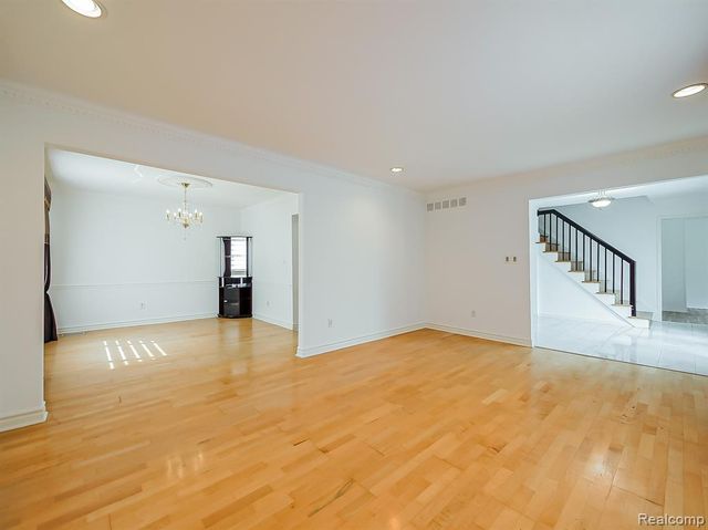 6240 Wynford Drive, West Bloomfield, MI 48322