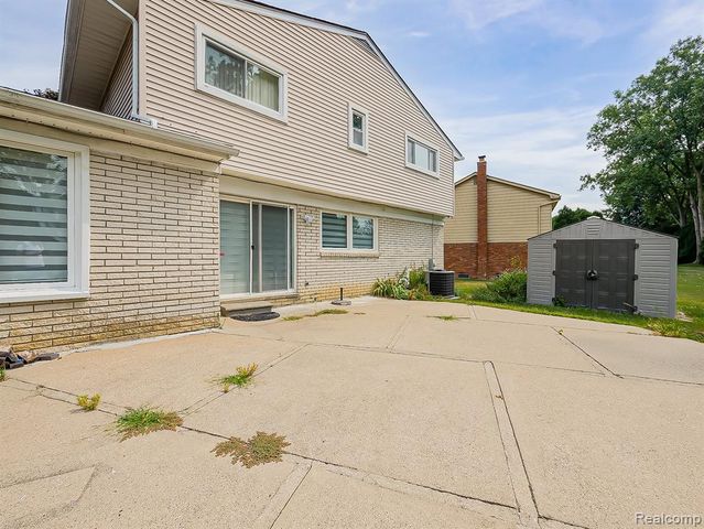 6240 Wynford Drive, West Bloomfield, MI 48322