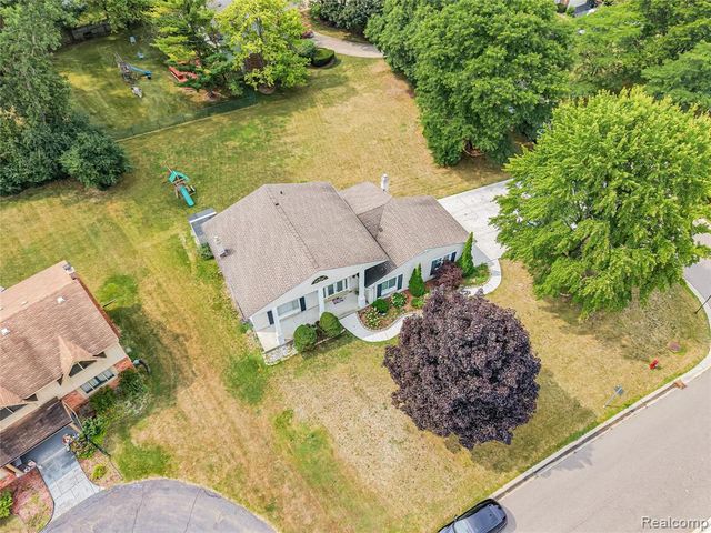 6240 Wynford Drive, West Bloomfield, MI 48322