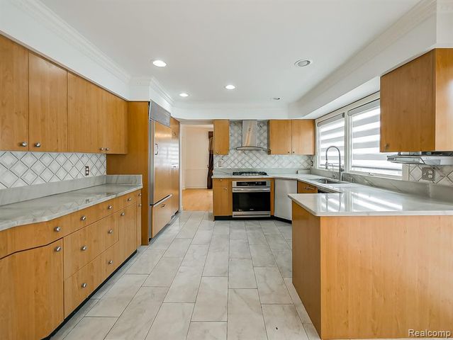 6240 Wynford Drive, West Bloomfield, MI 48322