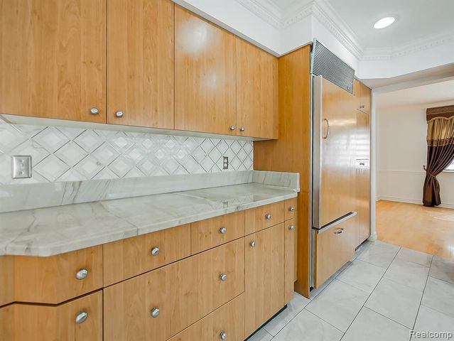 6240 Wynford Drive, West Bloomfield, MI 48322