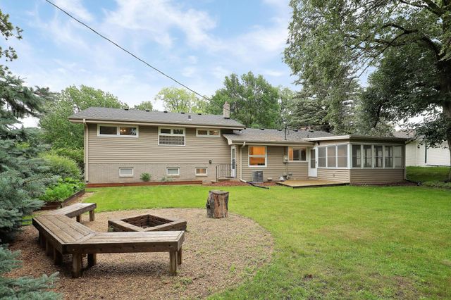 2451 Holton Street, Roseville, MN 55113