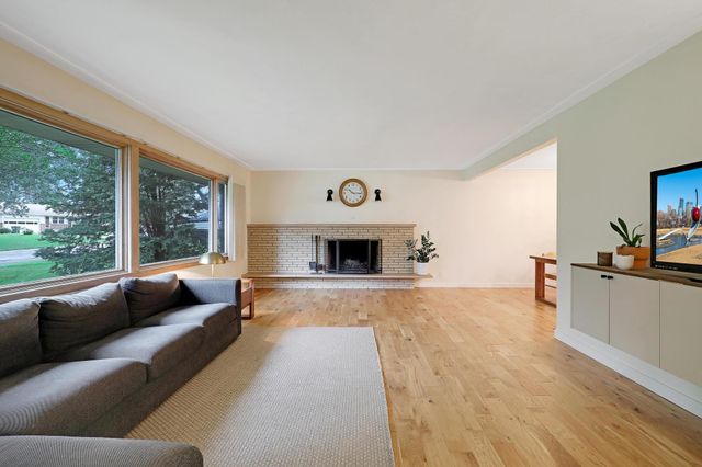 2451 Holton Street, Roseville, MN 55113