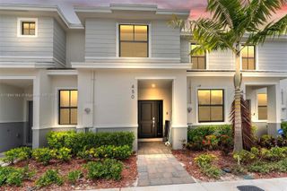 450 NE 13th St, Florida City, FL 33034