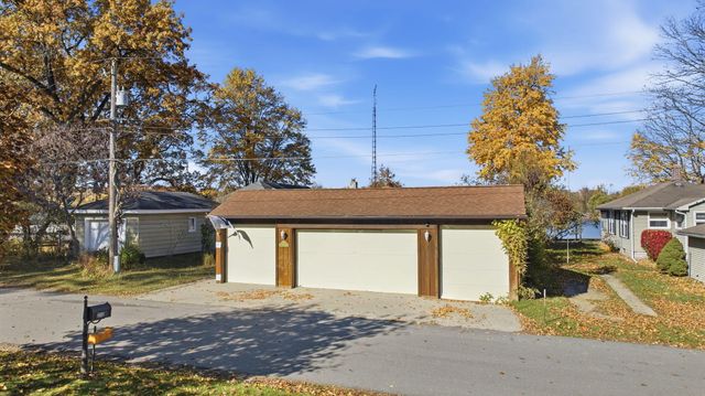 212 Lakeside Drive, Walkerton, IN 46574