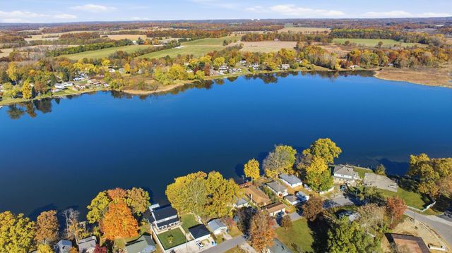 212 Lakeside Drive, Walkerton, IN 46574