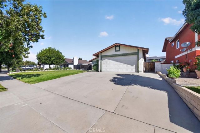 1141 Fallbrook Drive, Corona, CA 92878