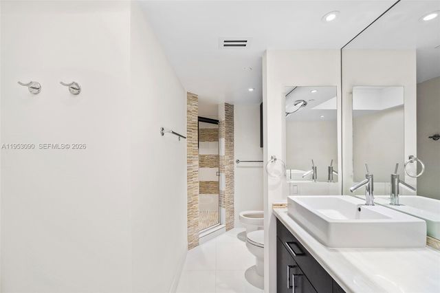 4779 Collins Ave 907, Miami Beach, FL 33140