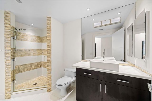 4779 Collins Ave 907, Miami Beach, FL 33140