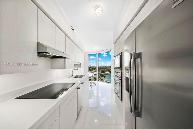 4779 Collins Ave 907, Miami Beach, FL 33140